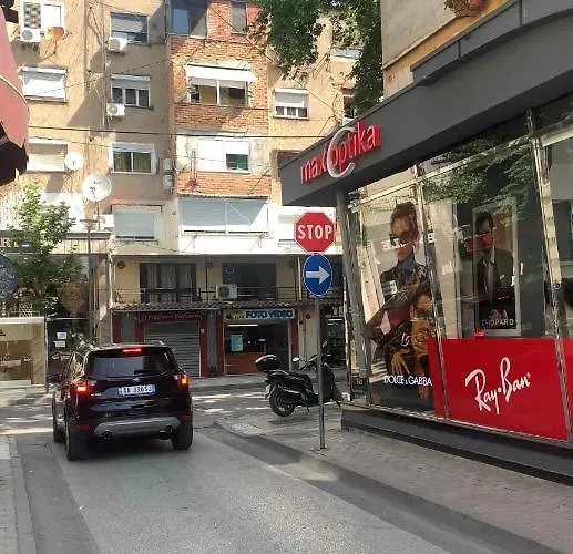 Casa Mia - Modern Near The Center アパート ティラナ